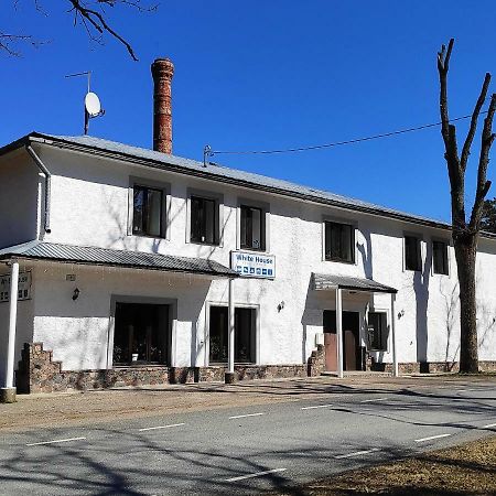 White House Puhkemaja Hostel Uulu Екстериор снимка
