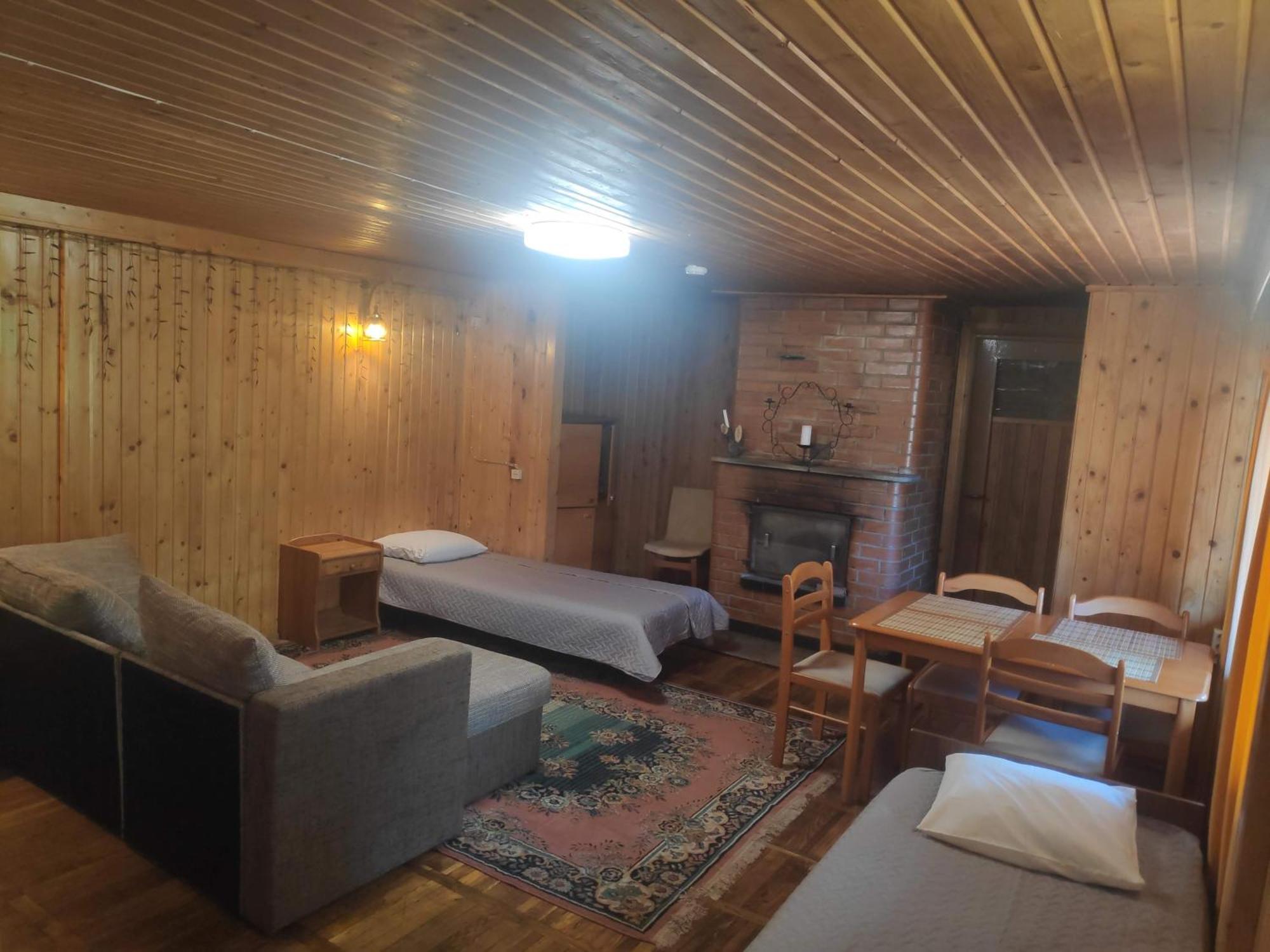 White House Puhkemaja Hostel Uulu Екстериор снимка